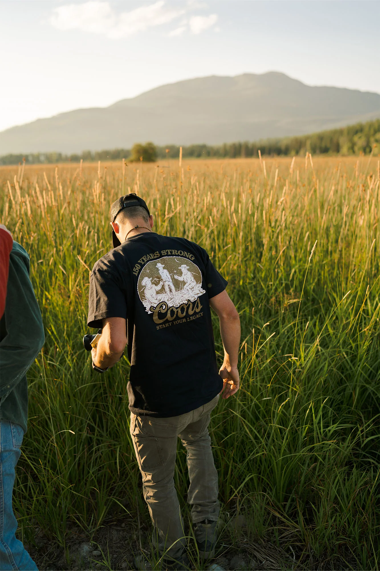 SEAGER X COORS BANQUET CAMP OUT TEE NAVY - Image 5